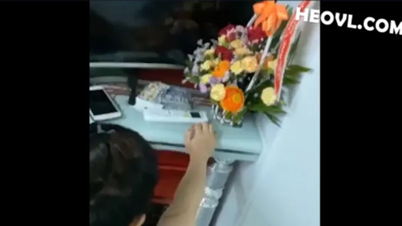 Không chịu đi tắm vì dâm dục quá cần Trả bài luôn !